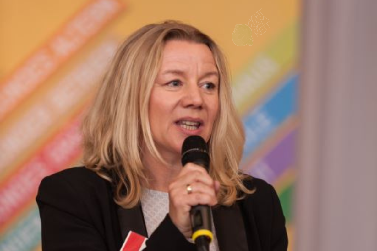 Moderation in einem ruhigen professionellen Rahmen